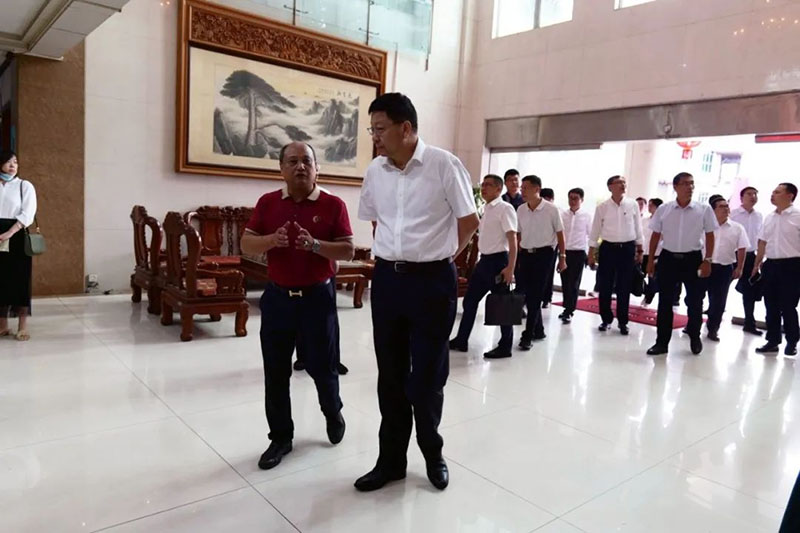 Il sindaco di Foshan City, Bai Tao, ha visitato Yuteng Medical e ne ha parlato molto!
