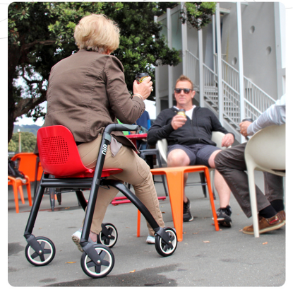 Cosa sai di Rolling Walkers per gli anziani?